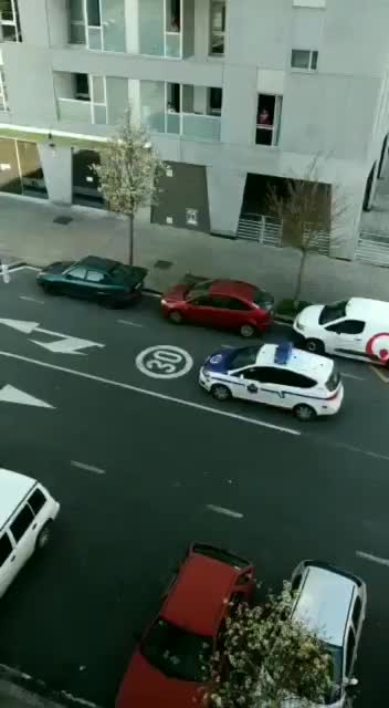 La policía también juega.