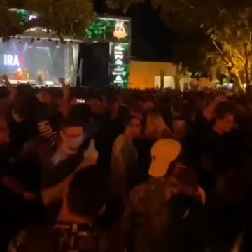 ELEIÇÕES 2022: BANDA IRA PUXA CORO " FORA BOLSONARO" E TOMÁ INVERTIDA.