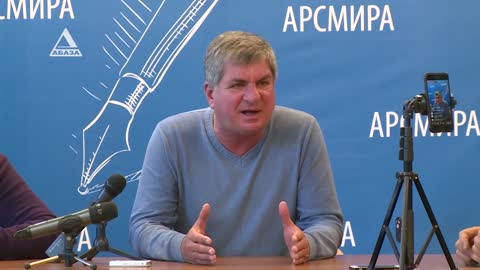 В Сухуми Аслану Бжания выдвинули ультиматум