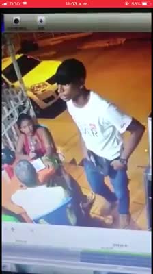 Alias Chino mano larga atracando un negocio de comidas rápidas