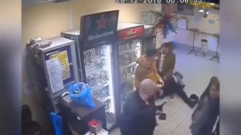 Woman Knocks Out Man After He Bullies a Bystander