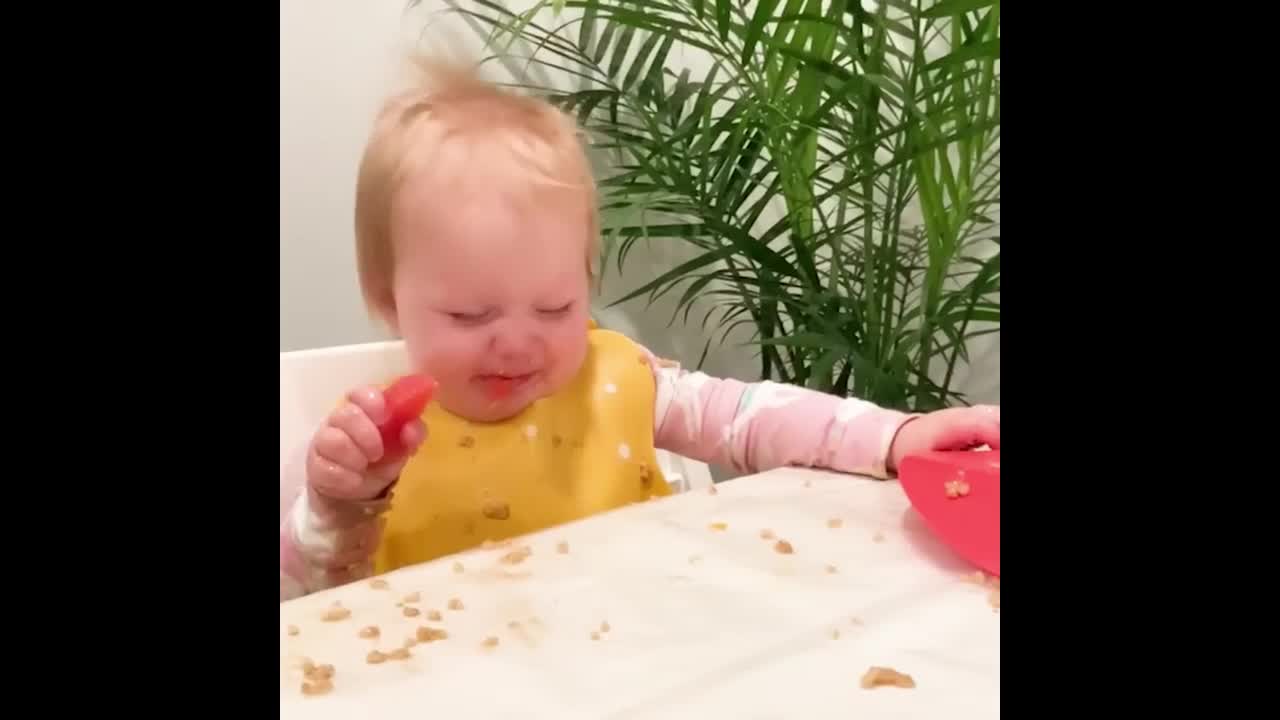 The funny moment of the baby