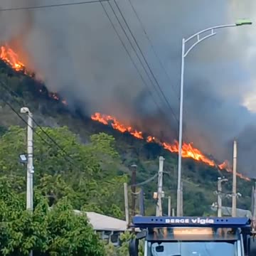 Incendio forestal amenazó a tres barrios de Bucaramanga