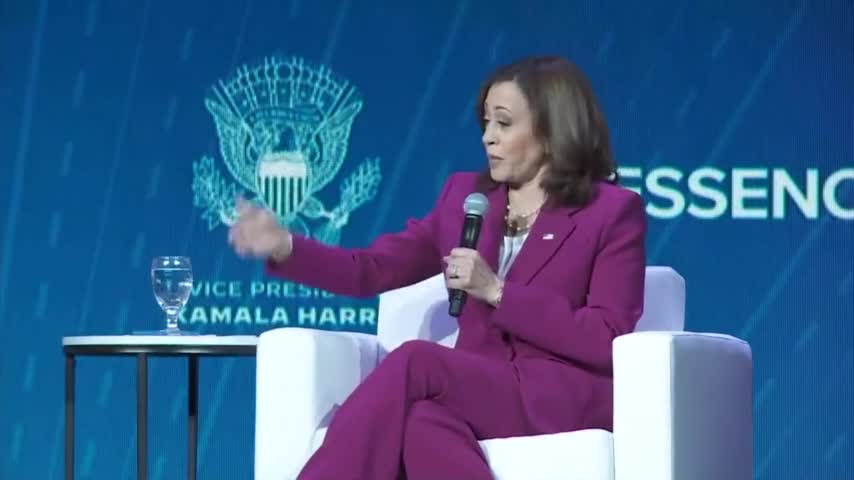 "Please Don't Do That": Kamala Has PAINFULLY Awkward Moment