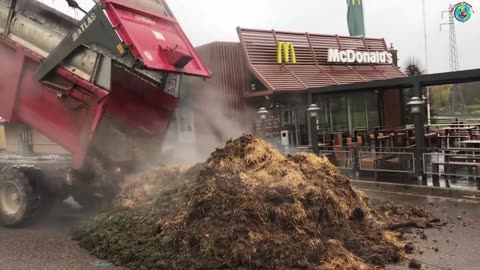 French Farmers Don’t Mess About 😂