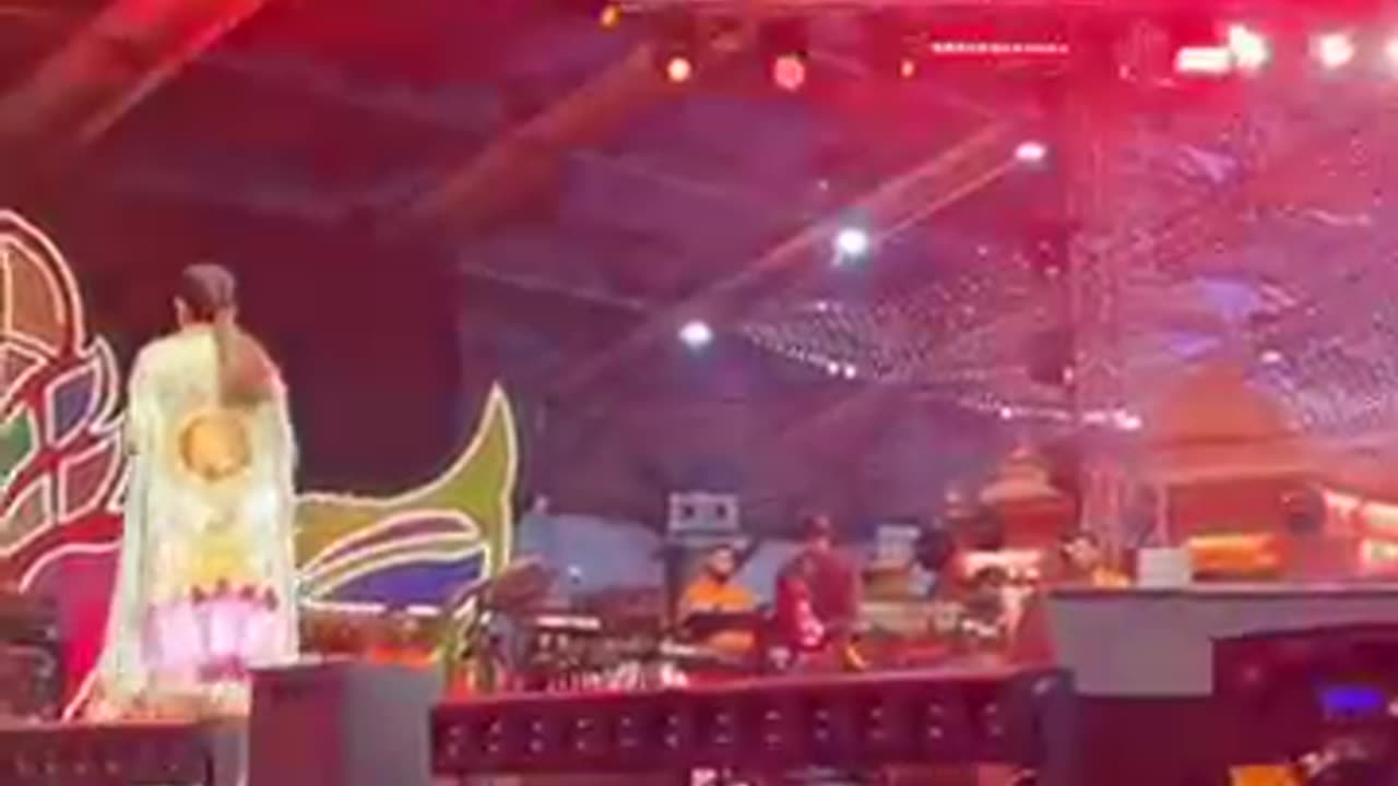 સરકારી ની મોજ કિંજલ દવે એ ડાન્સ કર્યો Kinjal Dave Dance Non Stop 🛑 Garba 2024 Navratri SuratGj5