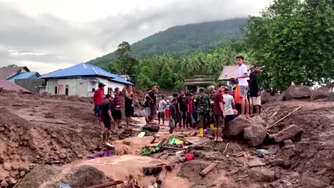 Rescue teams unearth victims of floods, mudslides in Indonesia