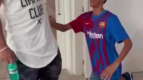 RONALDINHO GAUCHO SENDO IDOLATRADO PELO LUVA DE PEDREIRO