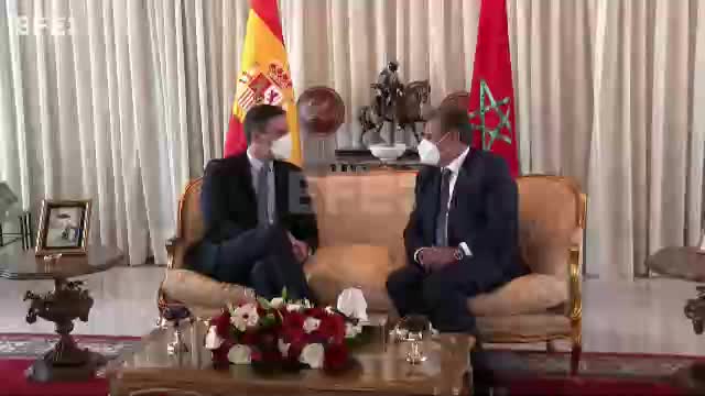 Pedro Sánchez se reúne en el aeropuerto de Rabat con su homólogo marroquí