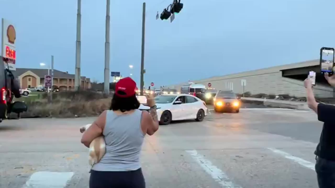 [viral news] Take Our Border Back Convoy going through Brookshire, Texas