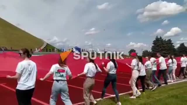 Na Mohyle slávy u Minsku byl rozvinut největší prapor vítězství na nacismem na světě