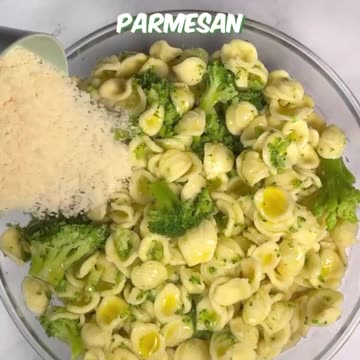 "Whip Up a Flavorful Feast in Minutes with One Pot Broccoli Pasta!"