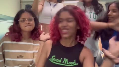 Dance In The Train Trending Video/TrendTracker #shorts #trend #Vairal #new