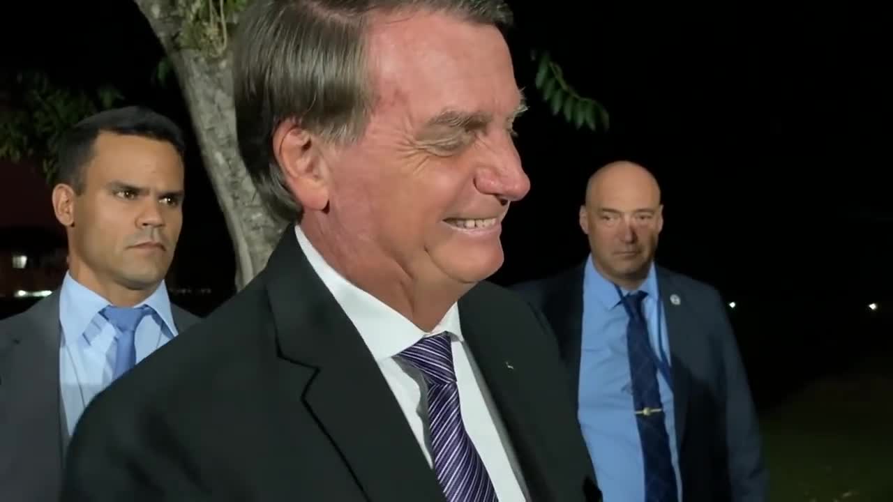 BOLSONARO 2022 : "LULA QUER RESOLVER A GUERRA ENTRE UCRÂNIA E RÚSSIA COM CERVEJA"