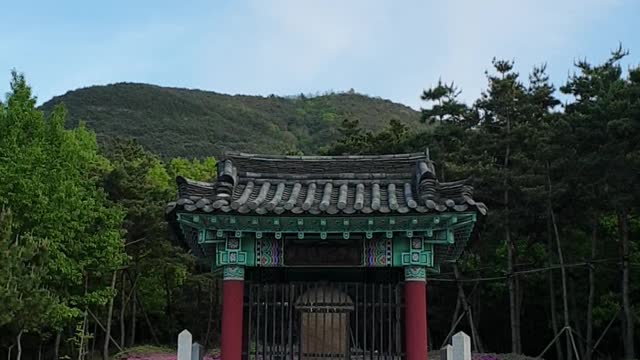 Memorial Stone for Yi Cheol-gyeon