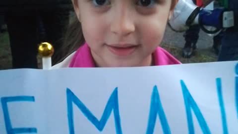 Giù le mani dai bambini!