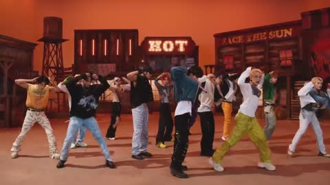 SEVENTEEN (세븐틴) - 'HOT' @Love Music