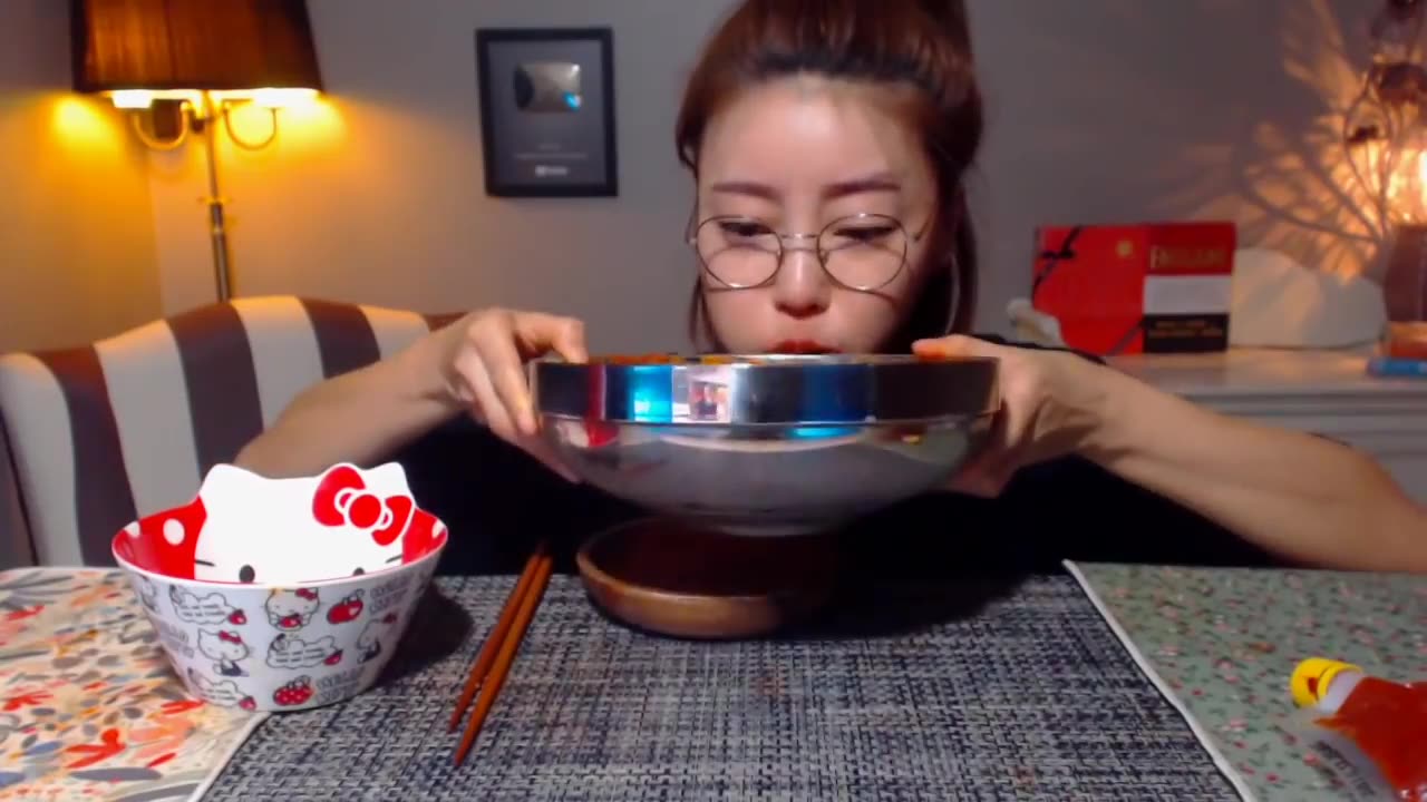 Spicy Bibim-naengmyeon Mukbang Challenge [Dorothy]