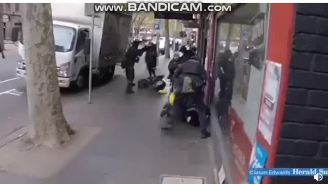 Australian police enforcing lockdowns