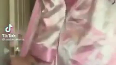 WOMEN BEING SEXY