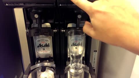 This is how you get a beer in Japan