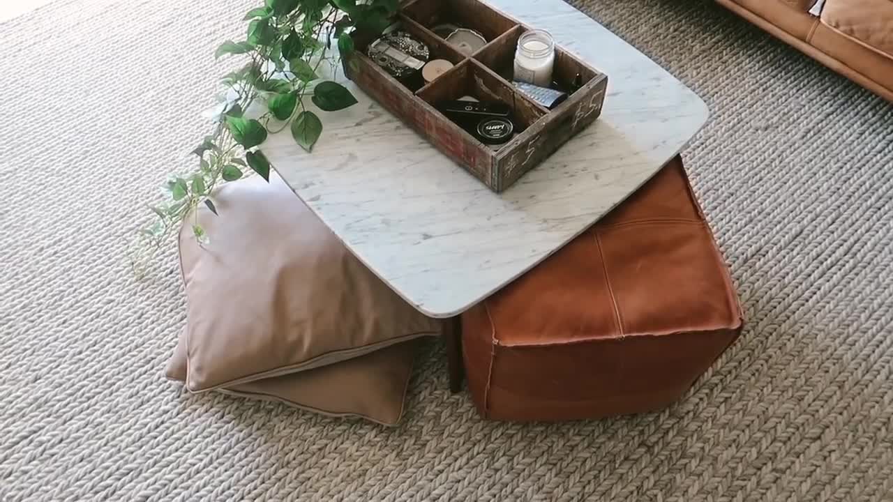 10 SMALL APARTMENT DECORATING TIPS + HACKS