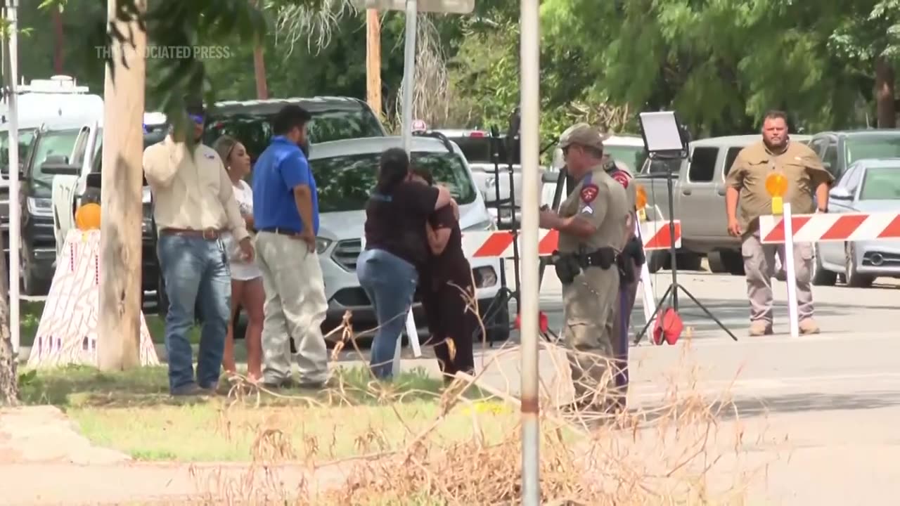 Uvalde shooter's uncle begged police to let him talk to the gunman.mp4