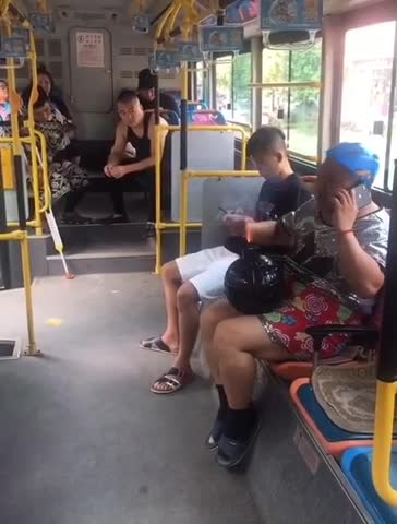 Fake bomb to scare you off 快要爆炸了