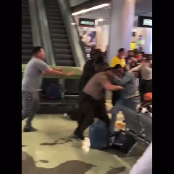 Fight breaks out at Miami international airport Cop pulls firearm