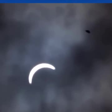 ★ Un OVNI en forme de disque filmé pendant l'éclipse du 8 avril 2024 !