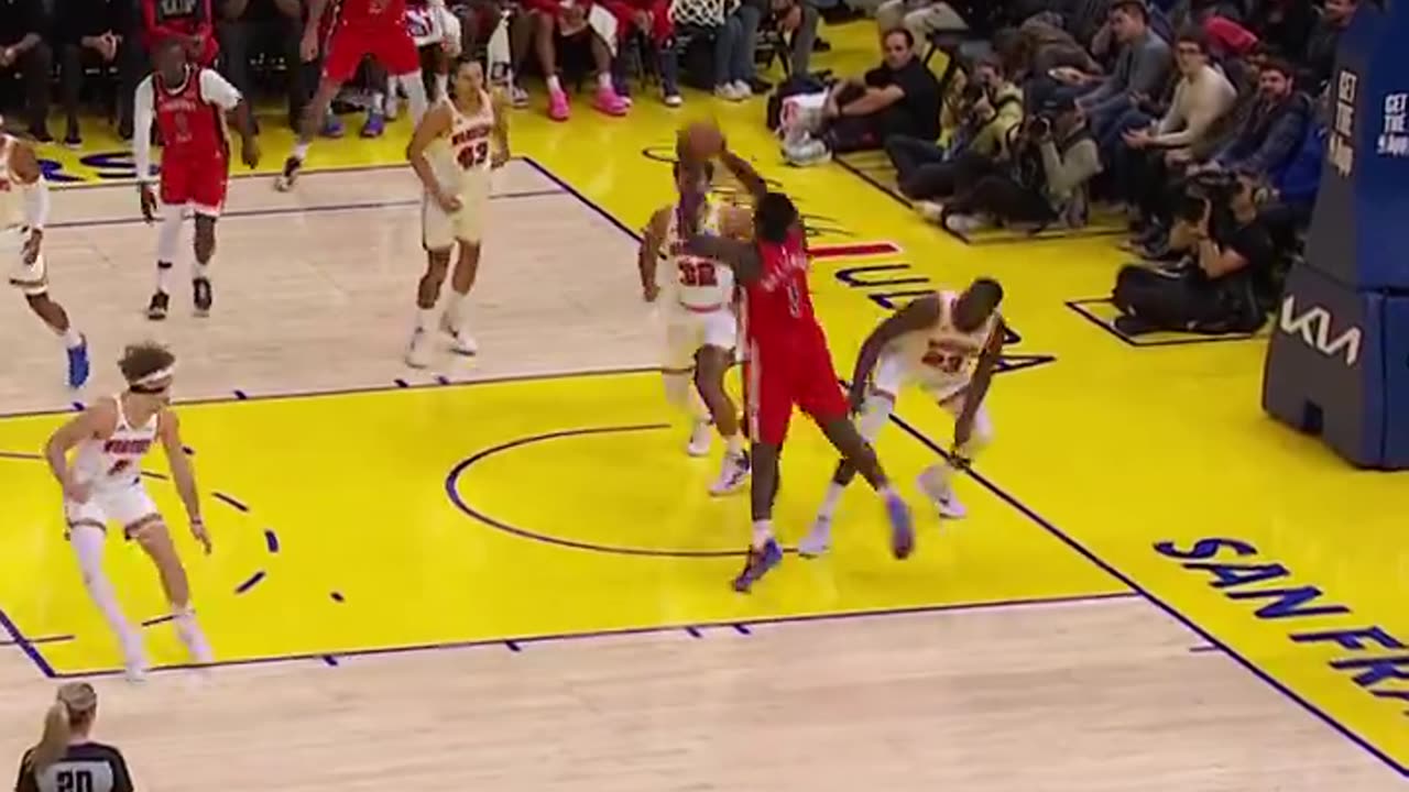 NBA - Zion slams on the pivot foot, spins and puts it in for two 🌀