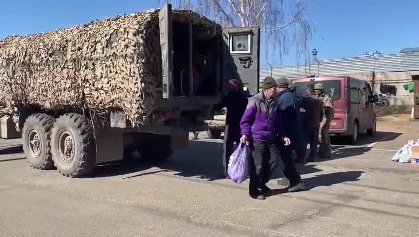 Russia delivered humanitarian aid to residents of the suburb of Chernihiv