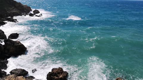 Ocean waves Crashing