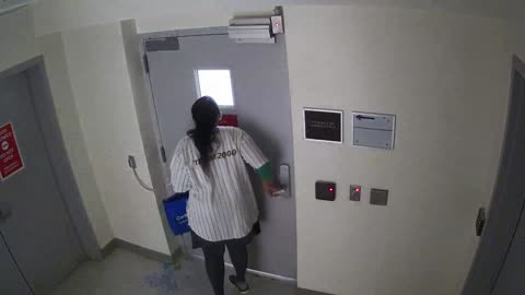 5180CHOBBANorthLobbyStair8_2021-01-06_21h20min03s647ms.mp4