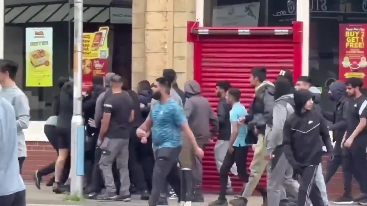 Gangs of Migrants attack British teenagers walking alone in Middlesbrough.