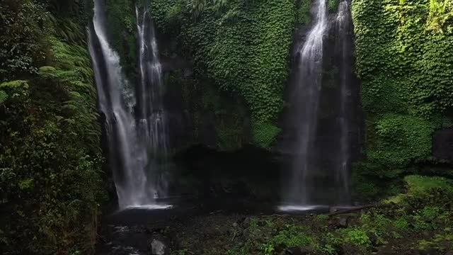 beautiful-scenery-of-waterfalls-in-a-jungle