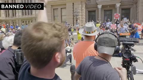 Beto O'Rourke gets heckled in the middle of his speech by Owen Shroyer.