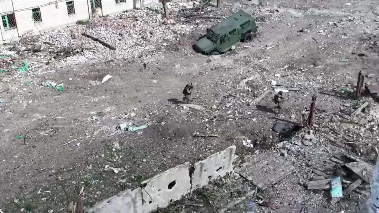 Russian paratroopers are on the streets of Chasov Yar.