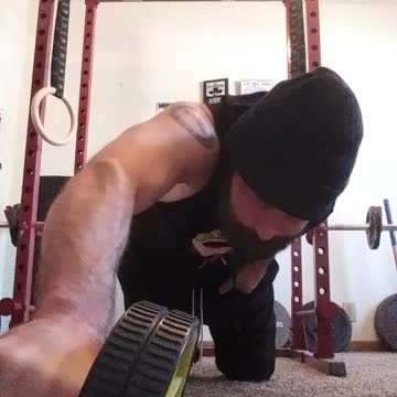 Single arm ab roller