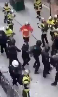 Vigili contro la polizia francese