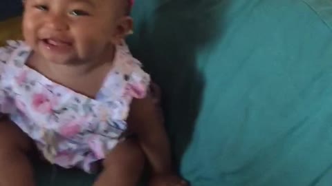9 months baby girl laugh at the sounds of chicken.😍😍😍😍