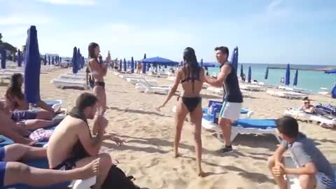 CHALLENGING CUTE CATS AT THE BEACH 😎