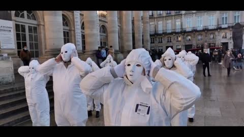 LEs MAsques Blancs Bordeaux L'école des Larmes le 19 décembre