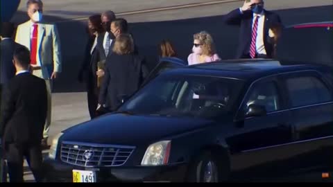 Looks like PELOSI forgot how to walk & See 🧐