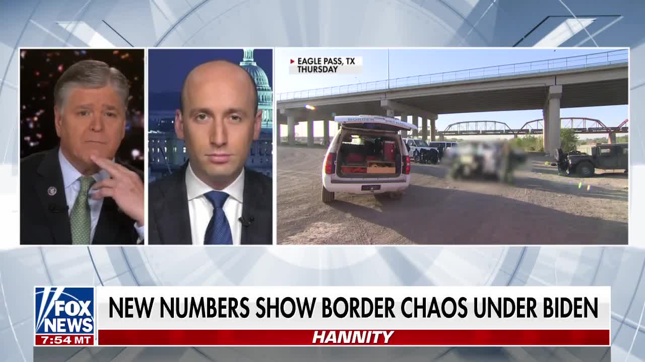 Stephen Miller torches Biden admin over removal of border policy