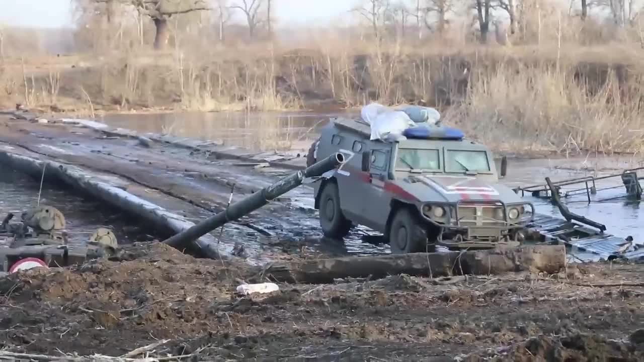 Russian combats crossed the Seversky Donets on a pontoon ferry.
