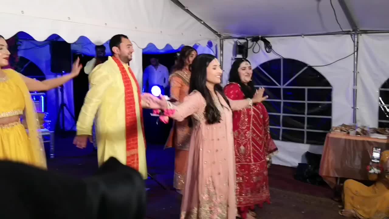 Farrah’s Mehndi dance