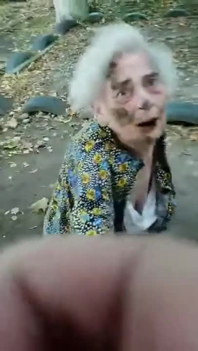 ΤΟΝ ΕΙΔΕ ΝΑ ΕΠΙΤΙΘΕΤΑΙ ΣΕ ΗΛΙΚΙΩΜΕΝΗ ΓΥΝΑΙΚΑ ΚΑΙ ΤΟΝ ΕΚΑΝΕ ΑΣΗΚΩΤΟ.