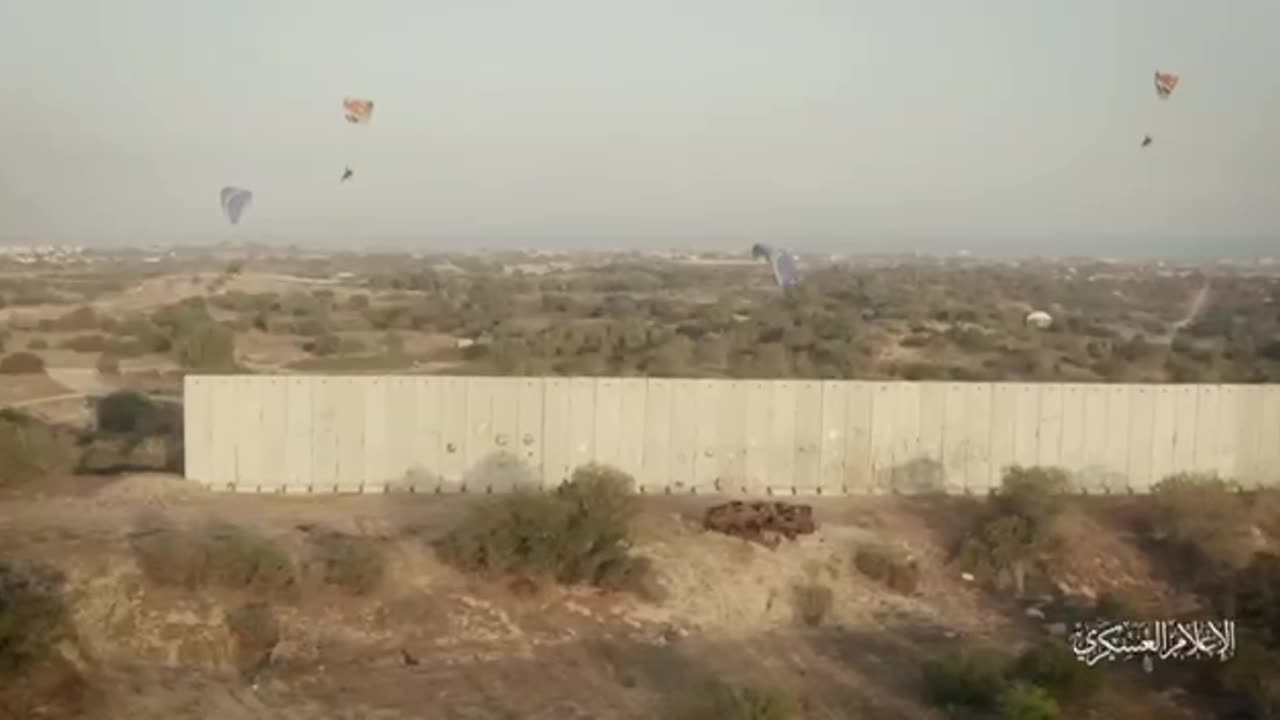 Palestinian hang gliders squadron Saqr (Hawk)