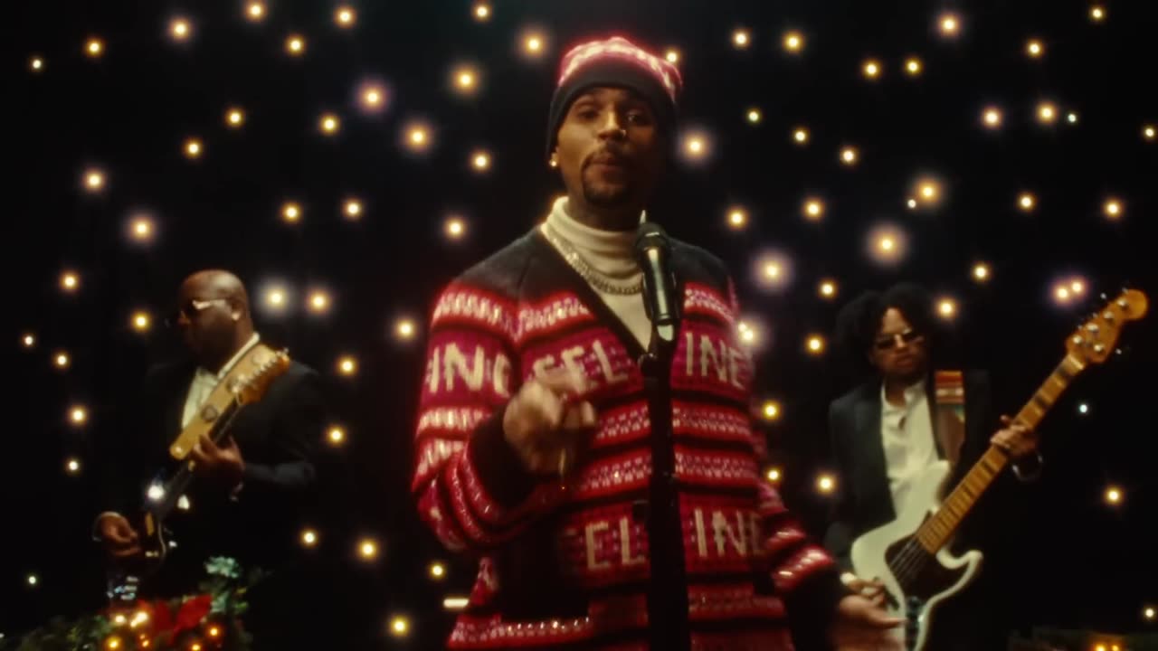 Chris Brown - It's Giving Christmas